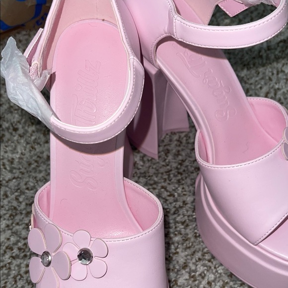 NWOT Pink Platform Sandals with Floral Accents - Picture 2 of 7